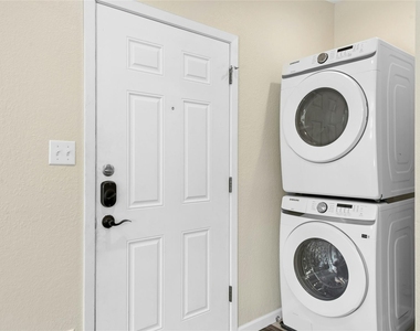 904 Philco Dr - Photo Thumbnail 14