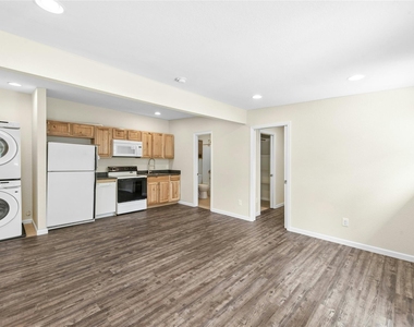 904 Philco Dr - Photo Thumbnail 5