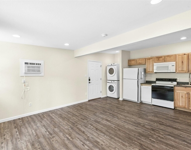 904 Philco Dr - Photo Thumbnail 1