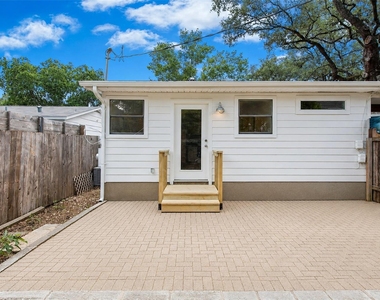 904 Philco Dr - Photo Thumbnail 20