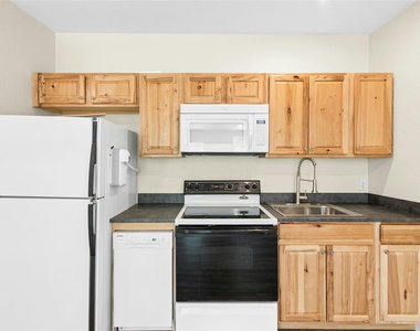 904 Philco Dr - Photo Thumbnail 8