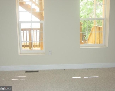 13 Ne S Street Ne - Photo Thumbnail 4