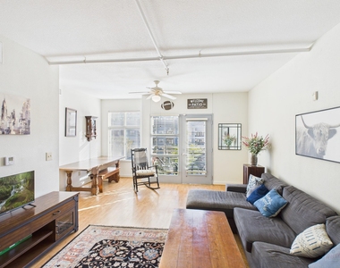 711 W 26th St - Photo Thumbnail 3