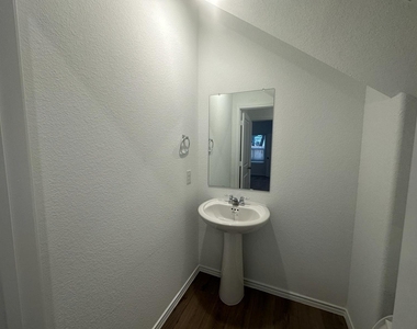 361 Sonterra Dr - Photo Thumbnail 14