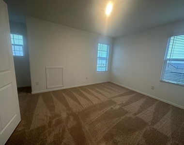 361 Sonterra Dr - Photo Thumbnail 28