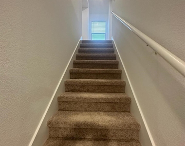 361 Sonterra Dr - Photo Thumbnail 21