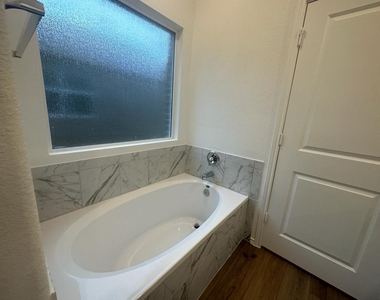 361 Sonterra Dr - Photo Thumbnail 19