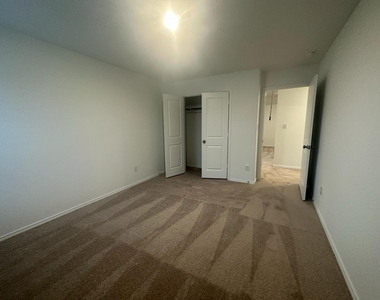 361 Sonterra Dr - Photo Thumbnail 24
