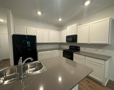361 Sonterra Dr - Photo Thumbnail 6