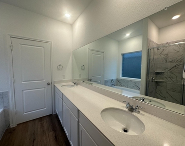 361 Sonterra Dr - Photo Thumbnail 17