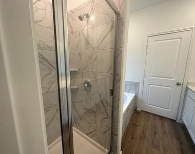 361 Sonterra Dr - Photo Thumbnail 18