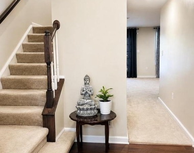 2046 Elm Tree Ct - Photo Thumbnail 2