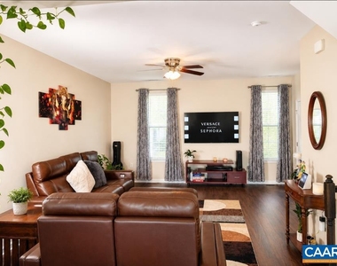 2046 Elm Tree Ct - Photo Thumbnail 5