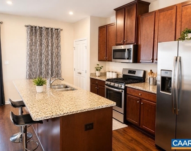 2046 Elm Tree Ct - Photo Thumbnail 7