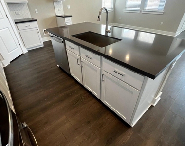 2905 Mary Elizabeth Dr - Photo Thumbnail 16