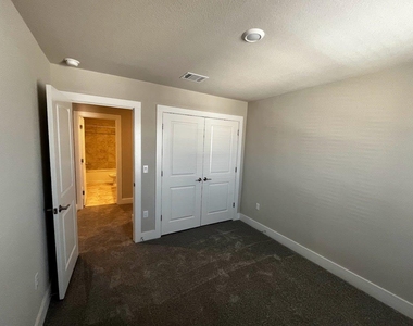 2905 Mary Elizabeth Dr - Photo Thumbnail 25