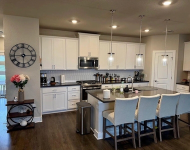 2905 Mary Elizabeth Dr - Photo Thumbnail 1