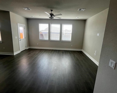 2905 Mary Elizabeth Dr - Photo Thumbnail 8