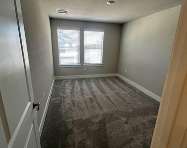 2905 Mary Elizabeth Dr - Photo Thumbnail 26