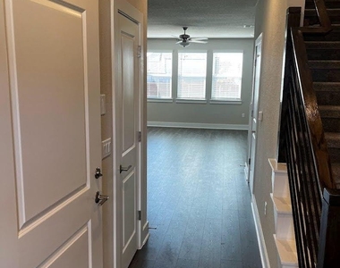 2905 Mary Elizabeth Dr - Photo Thumbnail 5