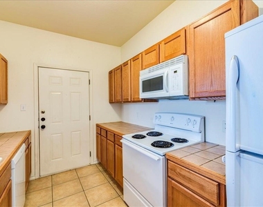 126 Sandstone Dr - Photo Thumbnail 8