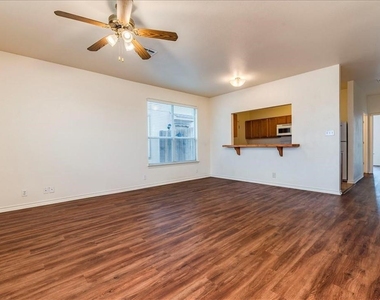 126 Sandstone Dr - Photo Thumbnail 1