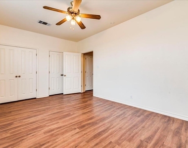 126 Sandstone Dr - Photo Thumbnail 5