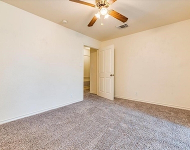 126 Sandstone Dr - Photo Thumbnail 11