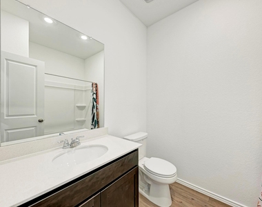 611 Halfmoon Dr - Photo Thumbnail 19