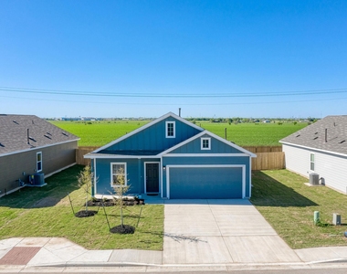 611 Halfmoon Dr - Photo Thumbnail 4