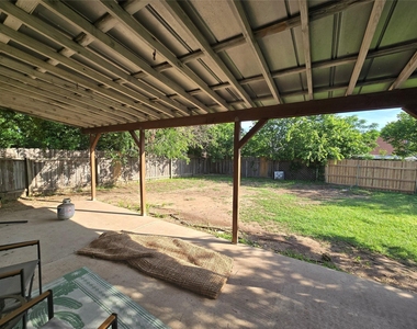 2303 Darnell Dr - Photo Thumbnail 17