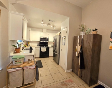 2303 Darnell Dr - Photo Thumbnail 25