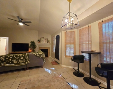 2303 Darnell Dr - Photo Thumbnail 4