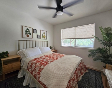 2303 Darnell Dr - Photo Thumbnail 18