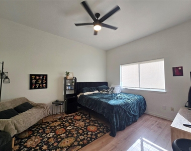 2303 Darnell Dr - Photo Thumbnail 15