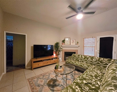 2303 Darnell Dr - Photo Thumbnail 5
