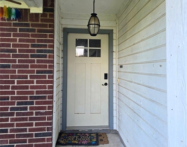 2303 Darnell Dr - Photo Thumbnail 1