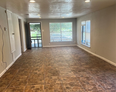 6405 Torres St - Photo Thumbnail 2