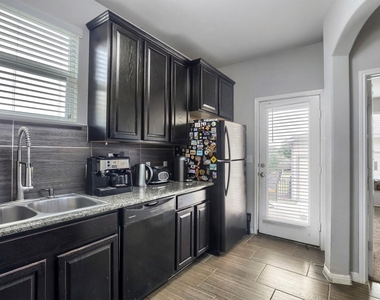 525 N Heatherwilde Blvd - Photo Thumbnail 10