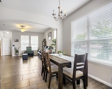 525 N Heatherwilde Blvd - Photo Thumbnail 6