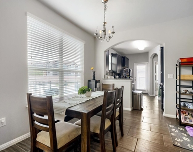 525 N Heatherwilde Blvd - Photo Thumbnail 5