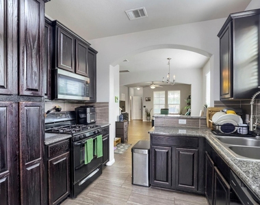525 N Heatherwilde Blvd - Photo Thumbnail 9