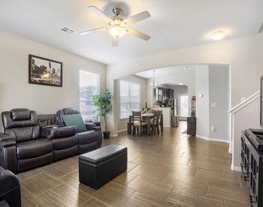 525 N Heatherwilde Blvd - Photo Thumbnail 2