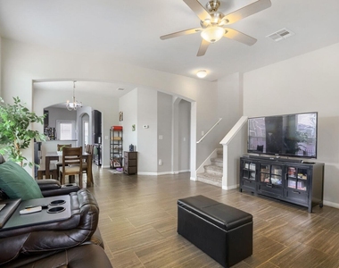 525 N Heatherwilde Blvd - Photo Thumbnail 4