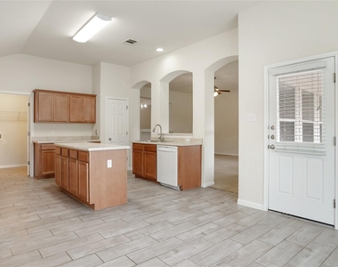 11716 Dunblane Way - Photo Thumbnail 11