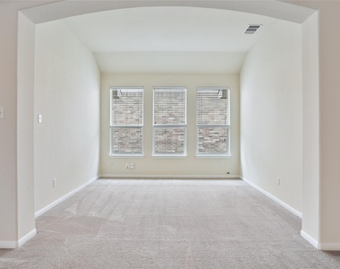 11716 Dunblane Way - Photo Thumbnail 7