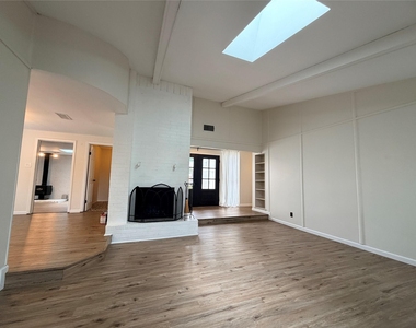 115 Spanish Oak Cir - Photo Thumbnail 3