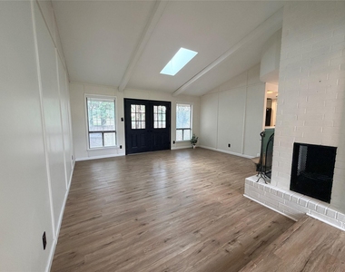 115 Spanish Oak Cir - Photo Thumbnail 2