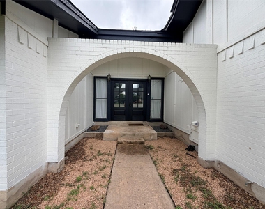 115 Spanish Oak Cir - Photo Thumbnail 1