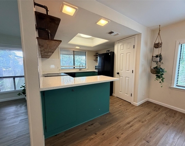 115 Spanish Oak Cir - Photo Thumbnail 6